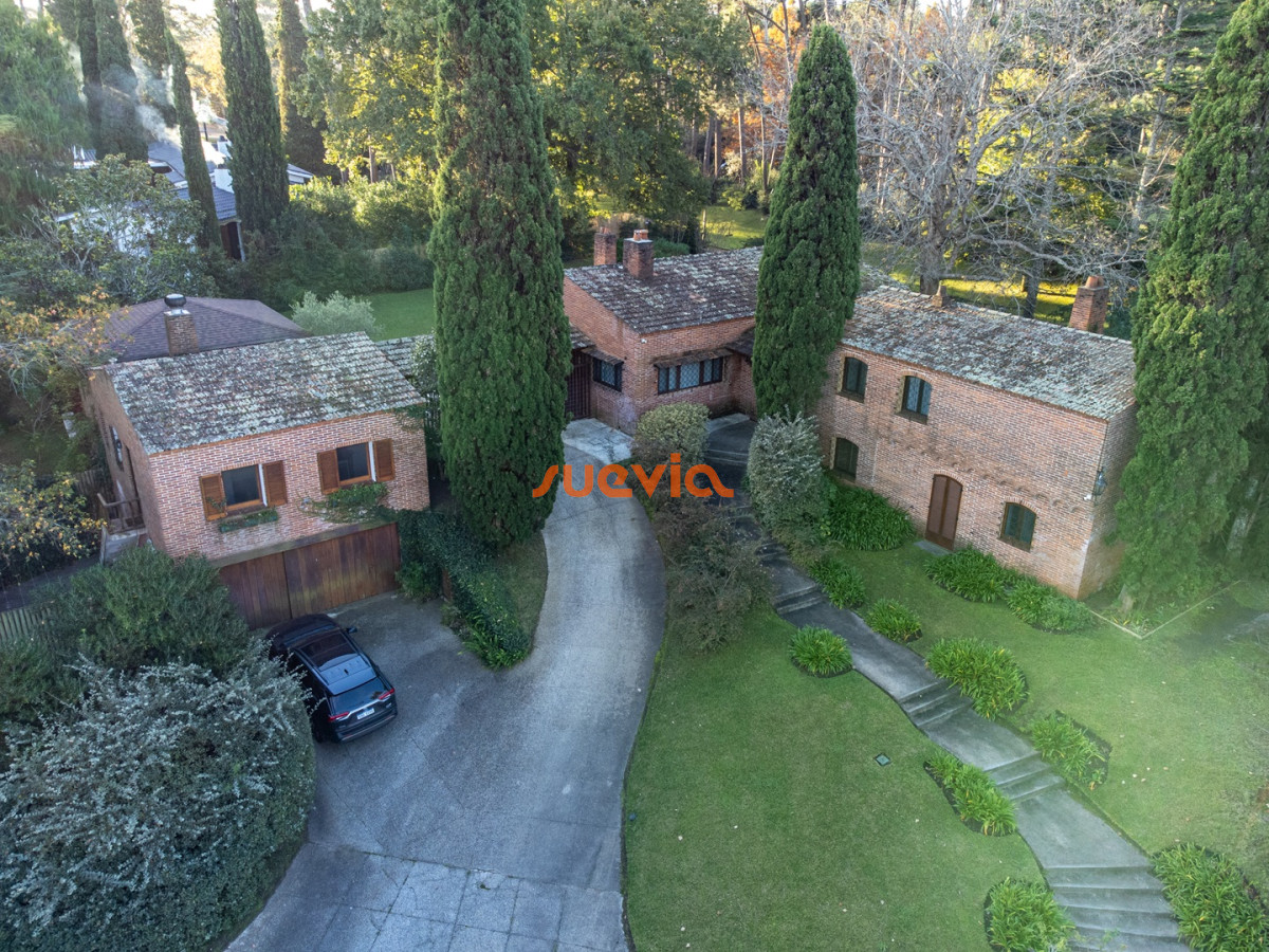 Casa ID.4349 - ESPECTACULAR CASA EN ZONA SHOPPING 