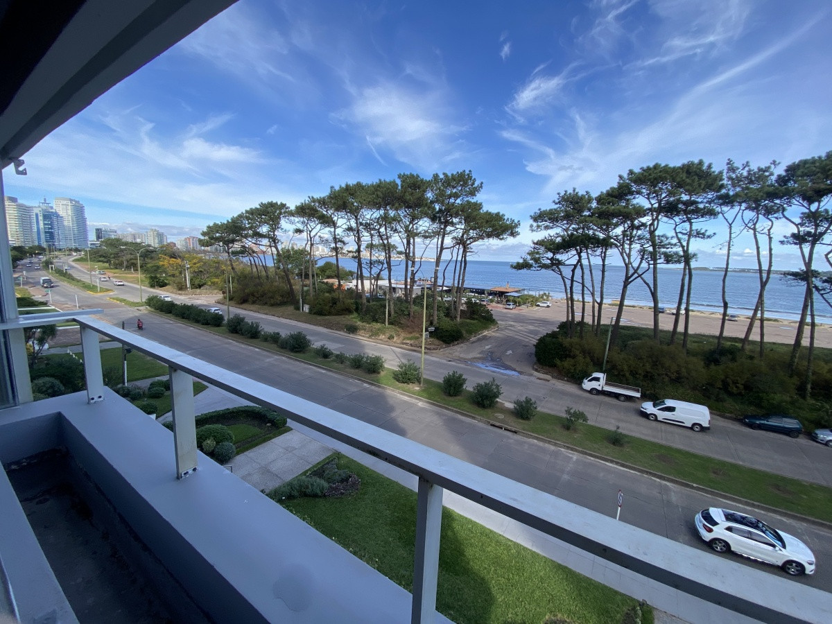 Apartamento en Mansa - Punta del Este   Frente al Mar