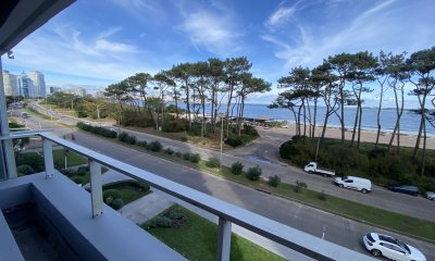 Apartamento en Mansa - Punta del Este   Frente al Mar