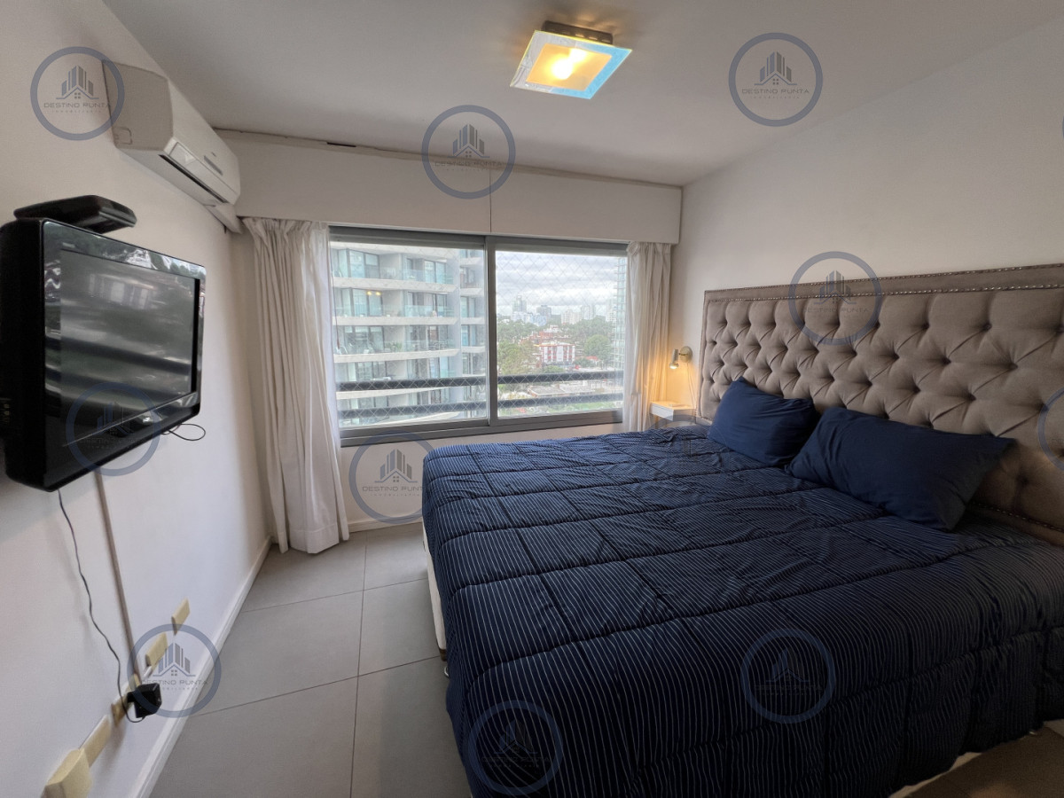 Apartamento ID.3118 - Moderno Apartamento de 2 Dormitorios con Parrillero, a metros del mar. Punta del Este