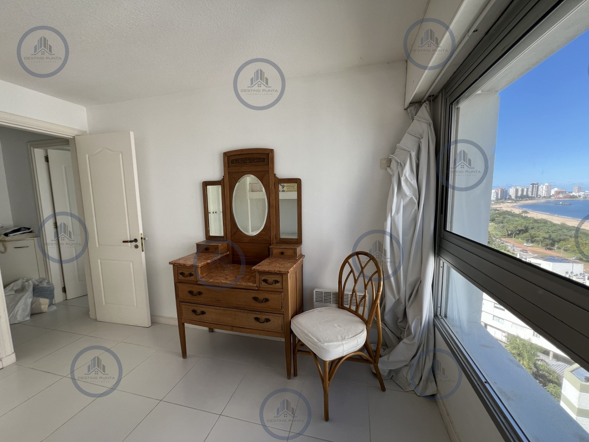 Apartamento ID.1952 - Apartamento de 2 Dormitorios a metros del Mar con Vista, Playa Mansa en Venta