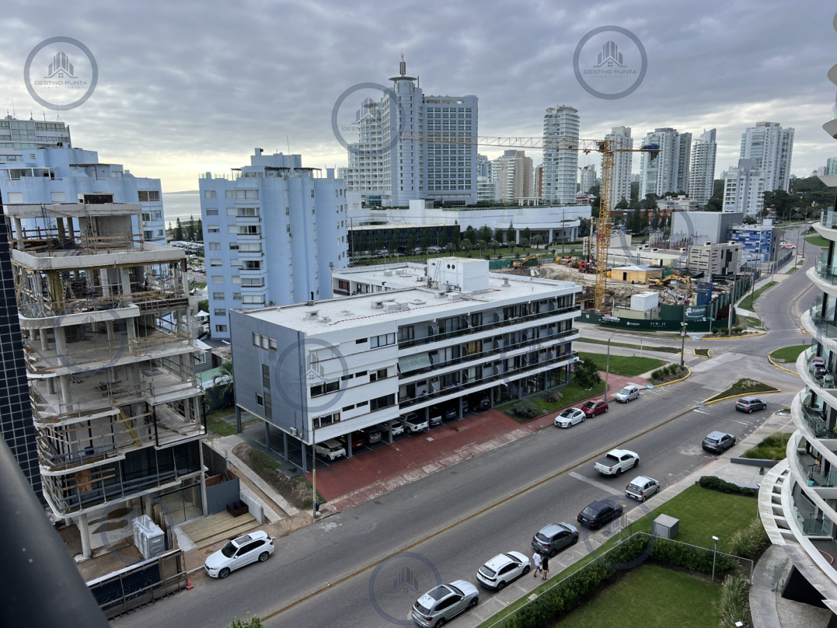Apartamento ID.3118 - Moderno Apartamento de 2 Dormitorios con Parrillero, a metros del mar. Punta del Este