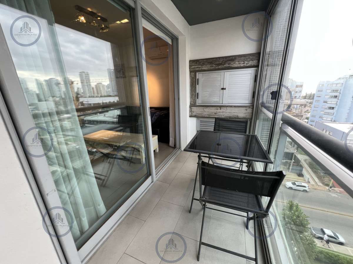 Apartamento ID.3118 - Moderno Apartamento de 2 Dormitorios con Parrillero, a metros del mar. Punta del Este