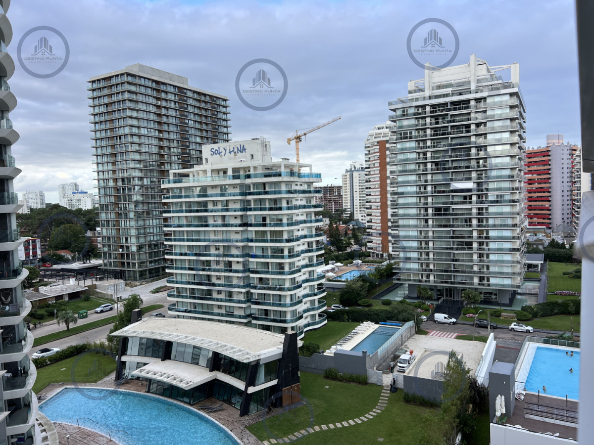 Apartamento ID.3118 - Moderno Apartamento de 2 Dormitorios con Parrillero, a metros del mar. Punta del Este