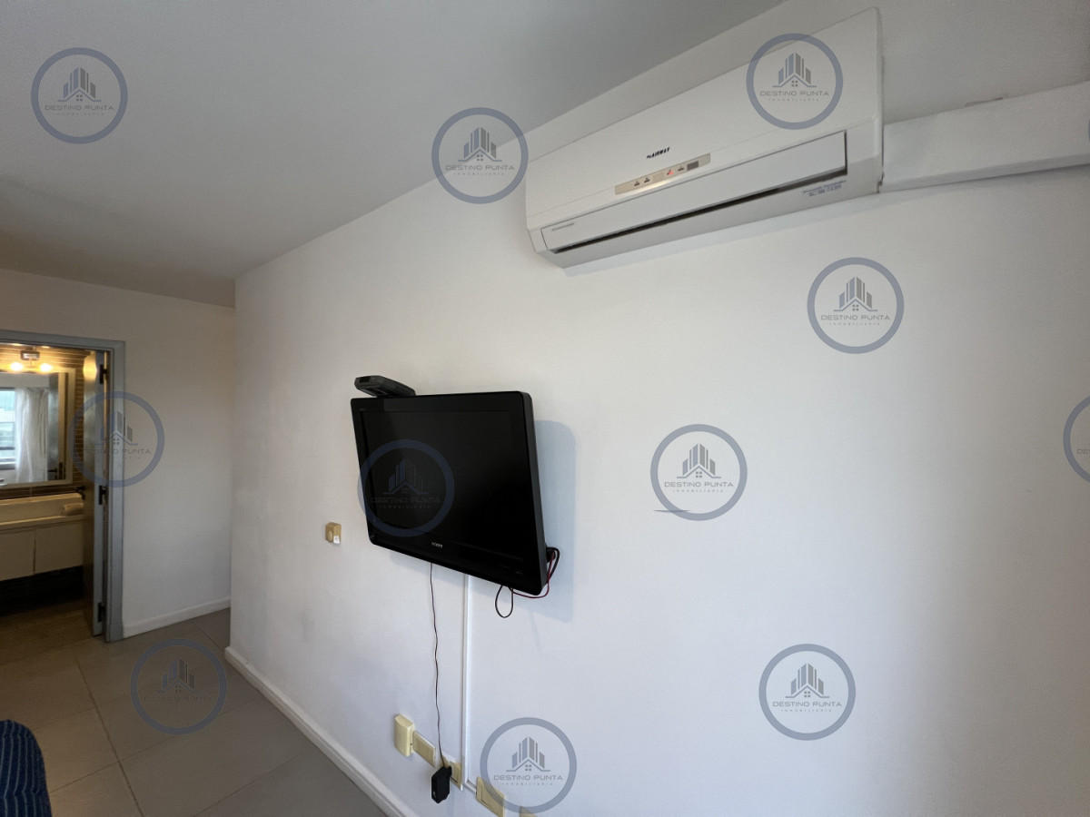 Apartamento ID.3118 - Moderno Apartamento de 2 Dormitorios con Parrillero, a metros del mar. Punta del Este
