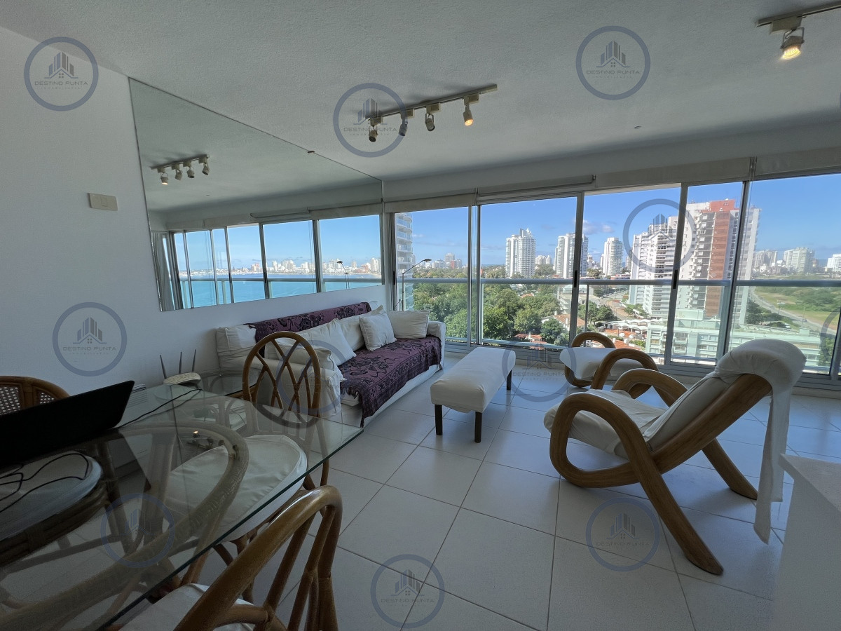 Apartamento ID.1952 - Apartamento de 2 Dormitorios a metros del Mar con Vista, Playa Mansa en Venta
