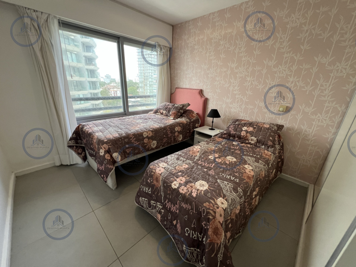 Apartamento ID.3118 - Moderno Apartamento de 2 Dormitorios con Parrillero, a metros del mar. Punta del Este