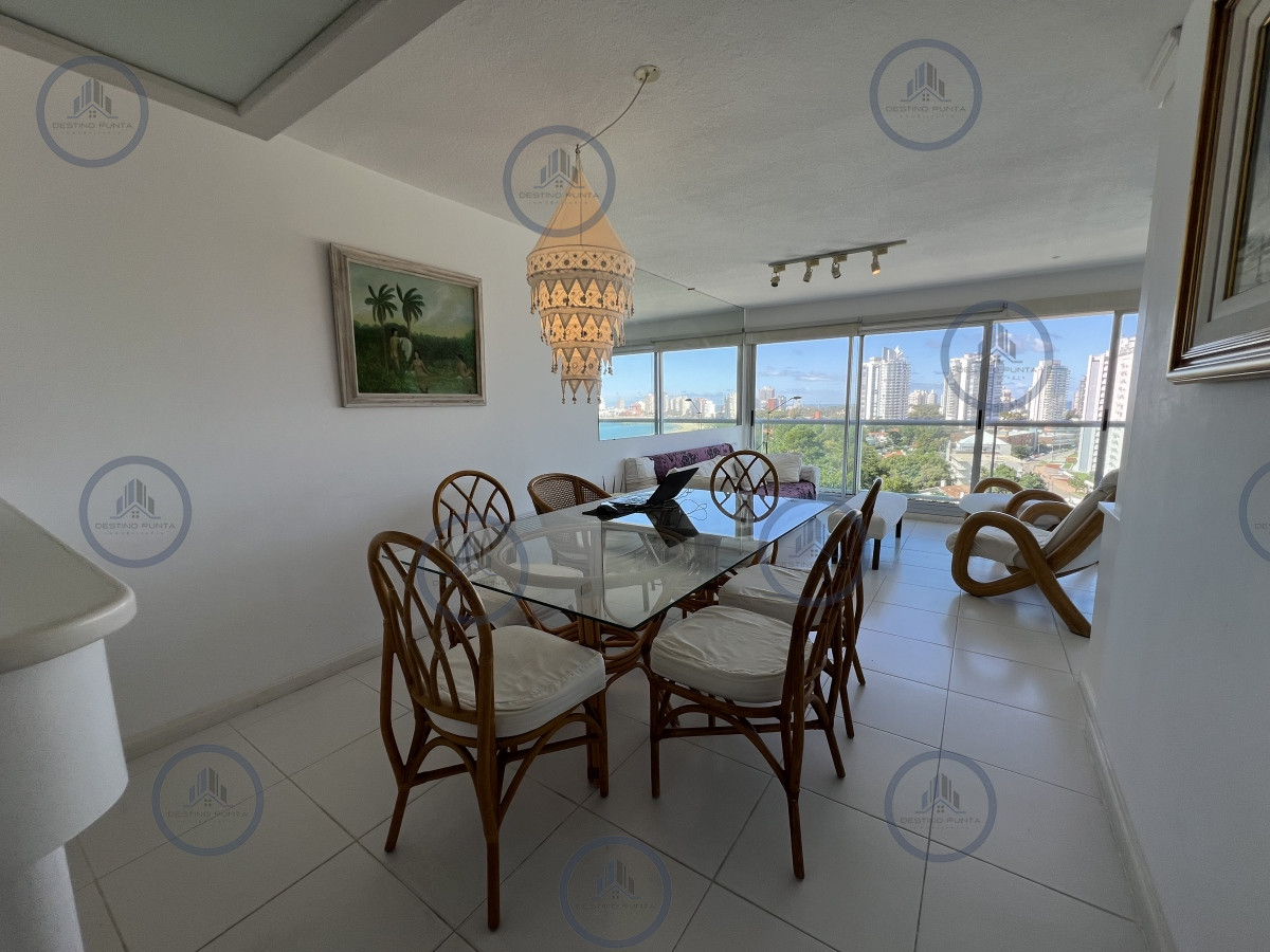 Apartamento ID.1952 - Apartamento de 2 Dormitorios a metros del Mar con Vista, Playa Mansa en Venta