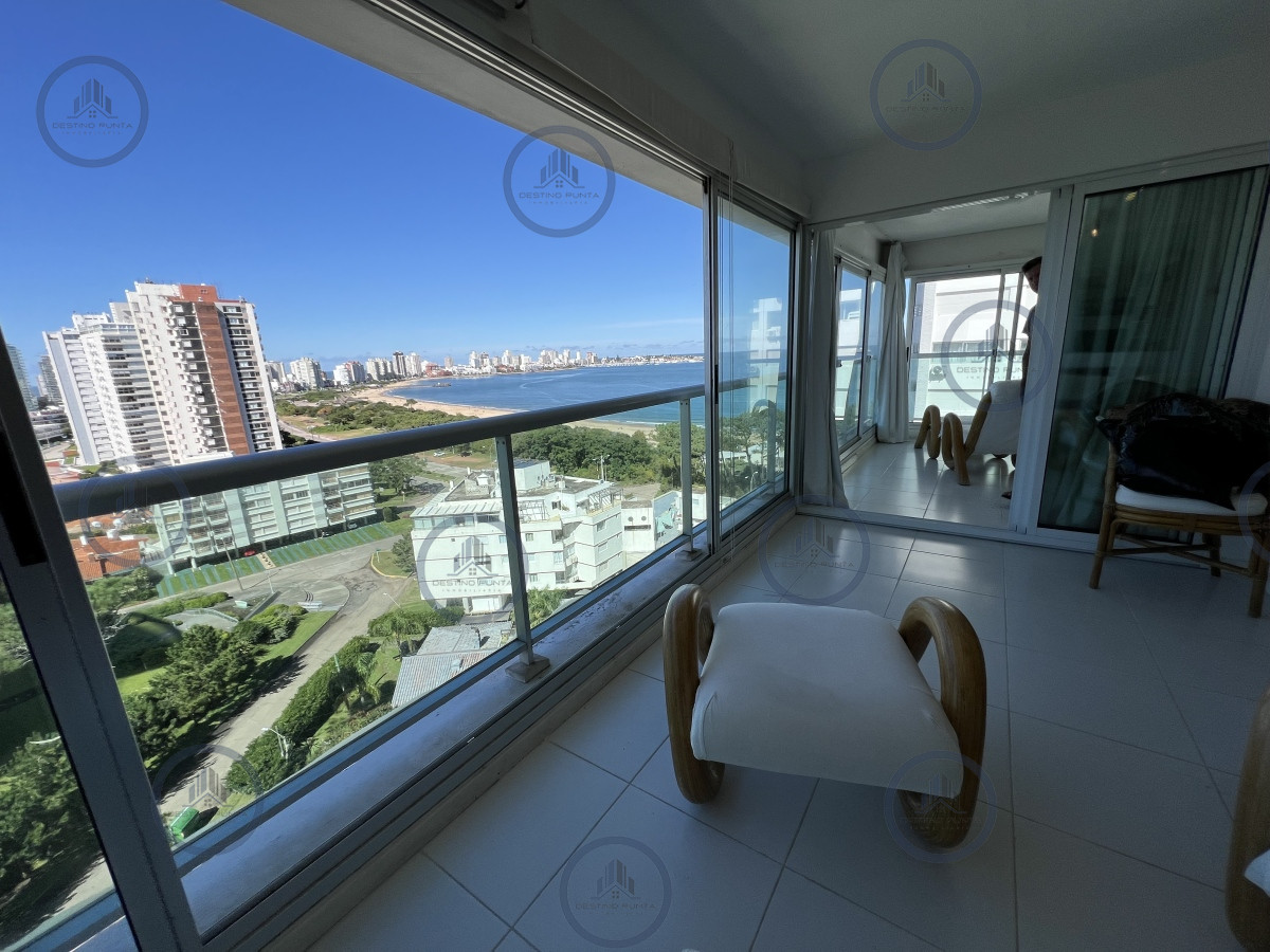 Apartamento ID.1952 - Apartamento de 2 Dormitorios a metros del Mar con Vista, Playa Mansa en Venta