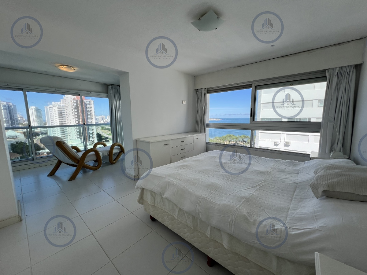 Apartamento ID.1952 - Apartamento de 2 Dormitorios a metros del Mar con Vista, Playa Mansa en Venta