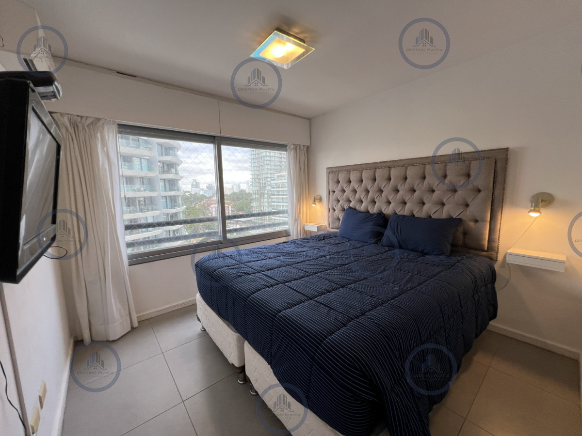 Apartamento ID.3118 - Moderno Apartamento de 2 Dormitorios con Parrillero, a metros del mar. Punta del Este