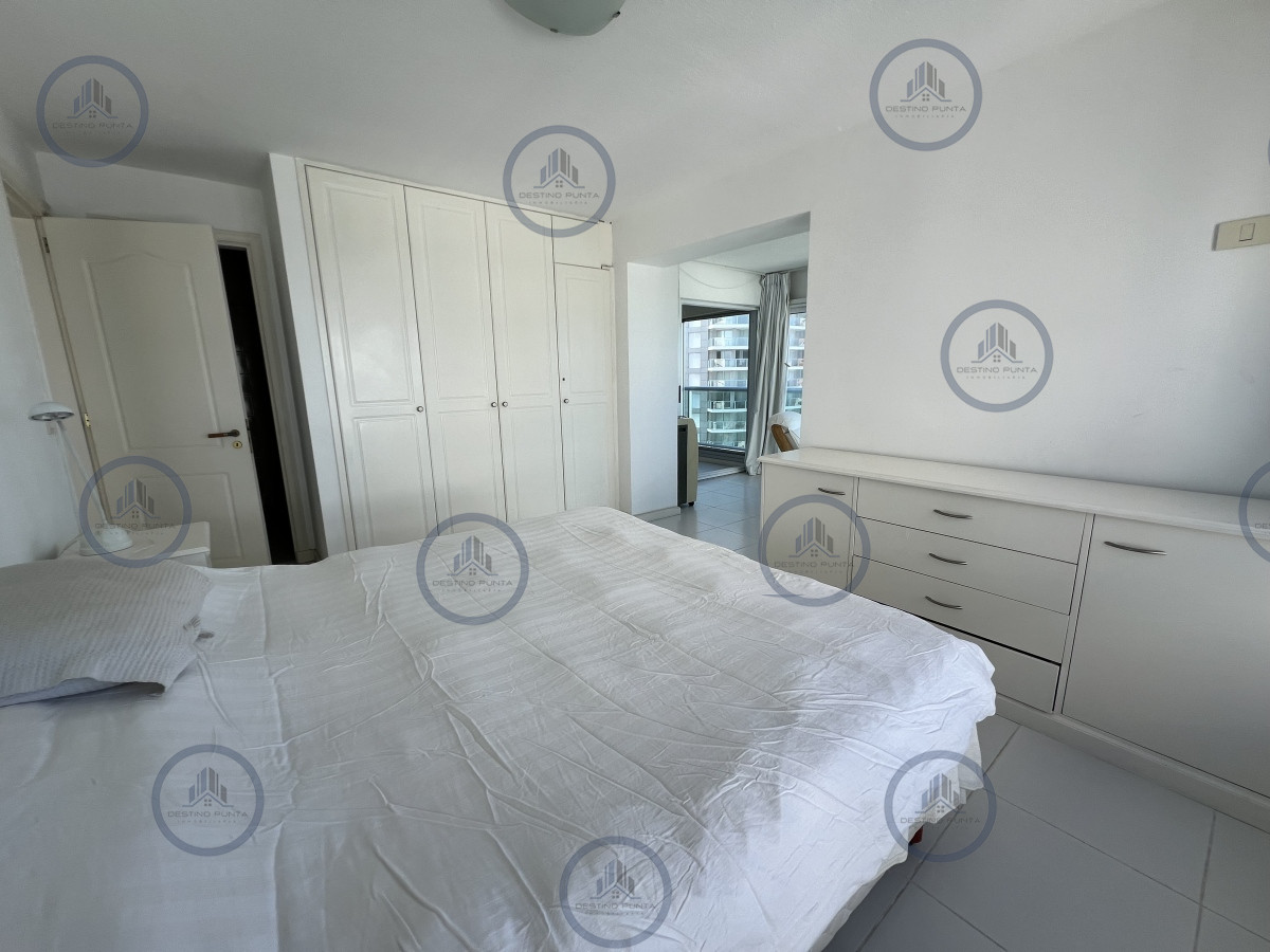 Apartamento ID.1952 - Apartamento de 2 Dormitorios a metros del Mar con Vista, Playa Mansa en Venta