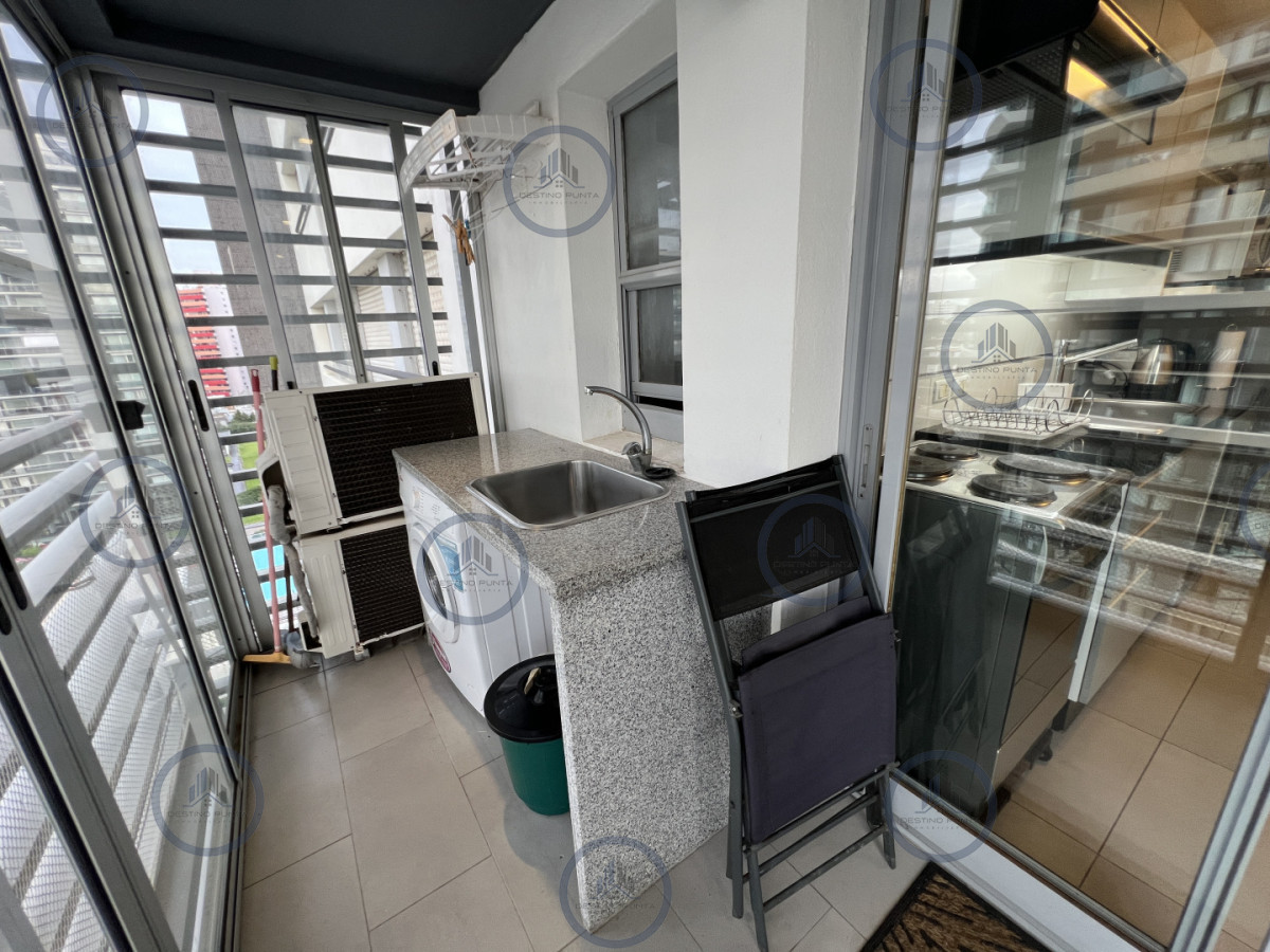 Apartamento ID.3118 - Moderno Apartamento de 2 Dormitorios con Parrillero, a metros del mar. Punta del Este