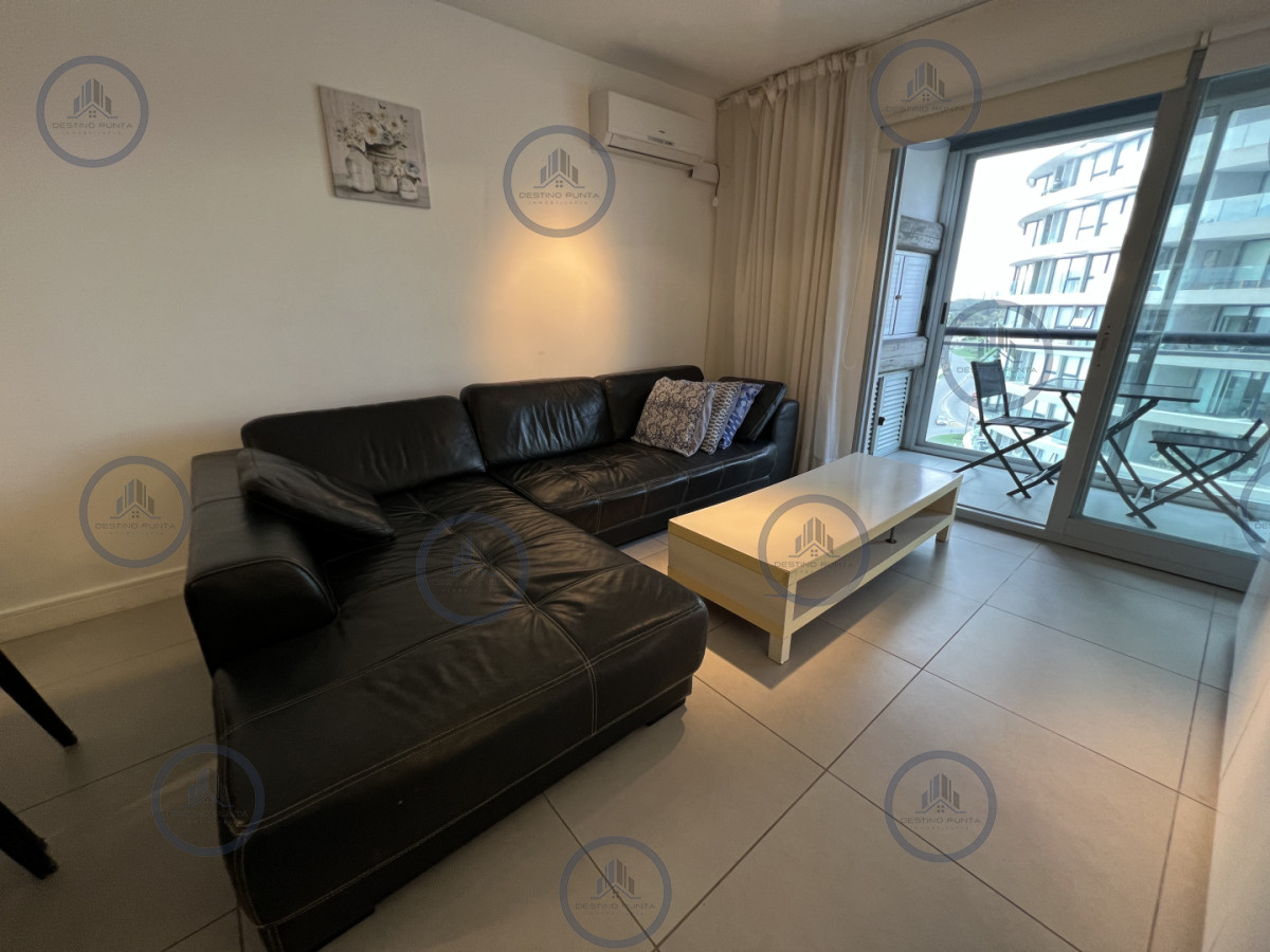 Apartamento ID.3118 - Moderno Apartamento de 2 Dormitorios con Parrillero, a metros del mar. Punta del Este