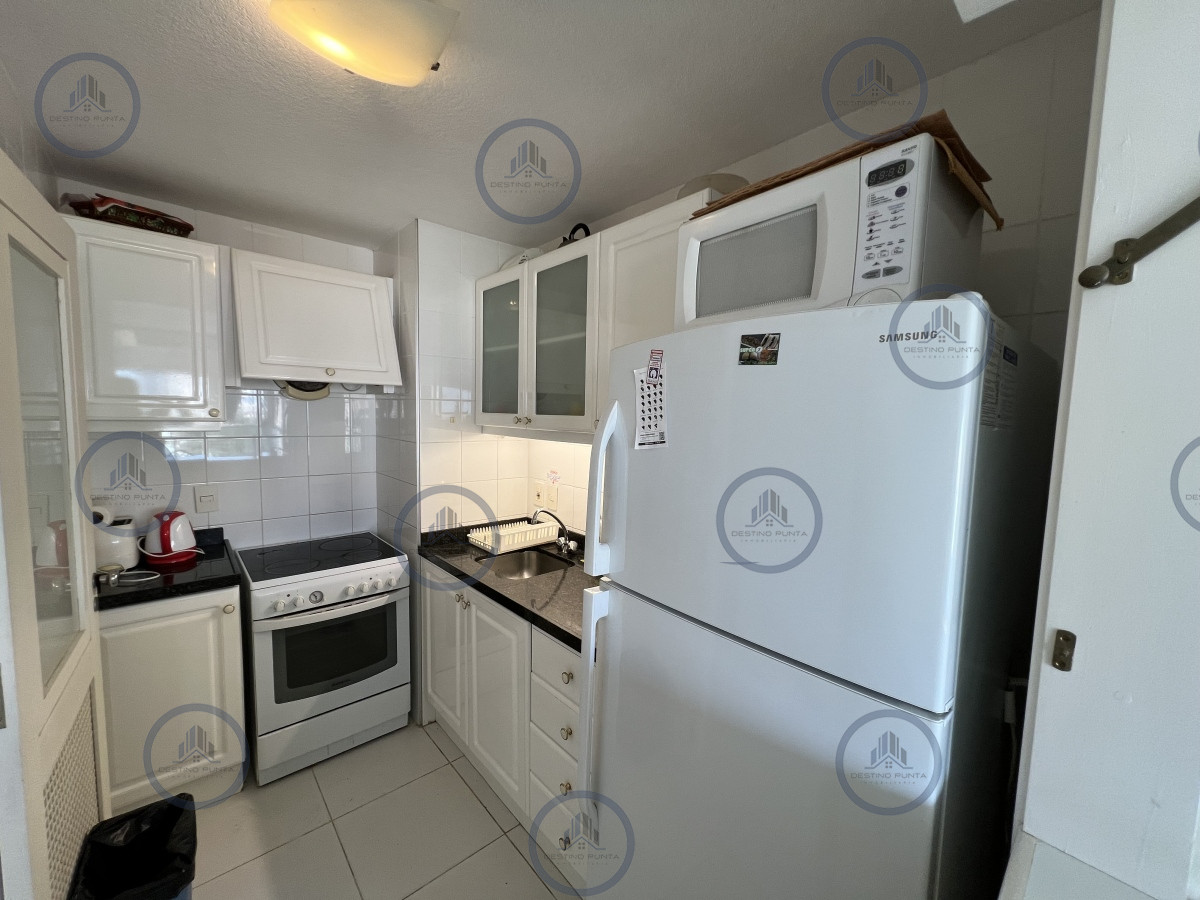 Apartamento ID.1952 - Apartamento de 2 Dormitorios a metros del Mar con Vista, Playa Mansa en Venta