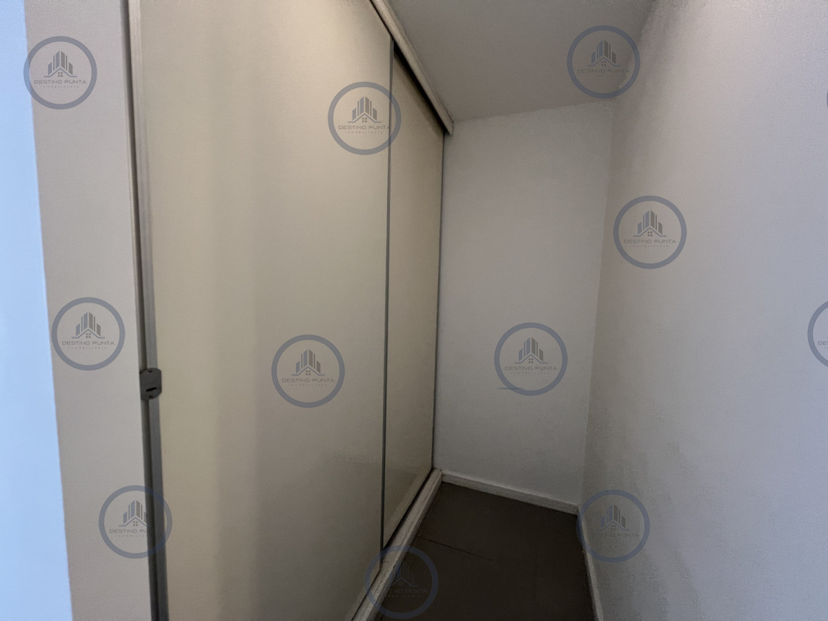 Apartamento ID.3118 - Moderno Apartamento de 2 Dormitorios con Parrillero, a metros del mar. Punta del Este