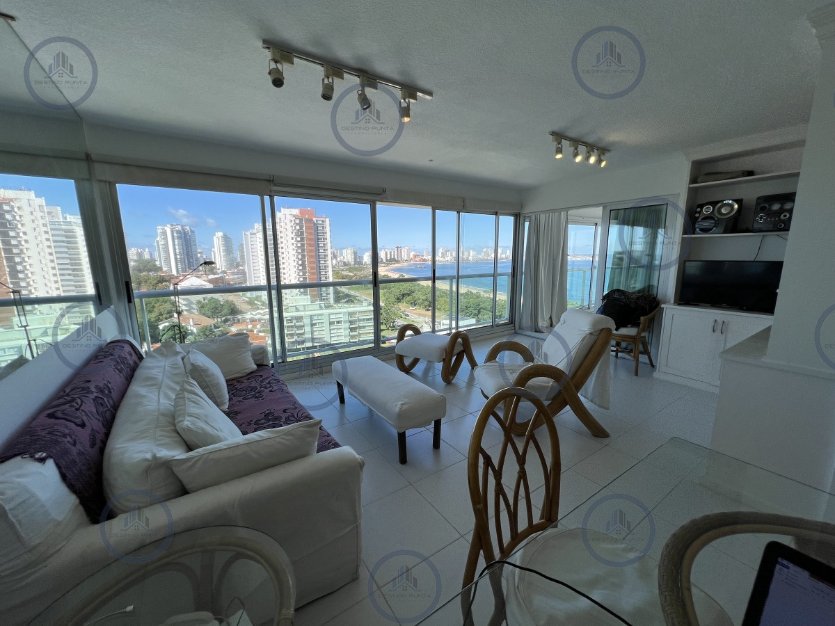 Apartamento ID.1952 - Apartamento de 2 Dormitorios a metros del Mar con Vista, Playa Mansa en Venta