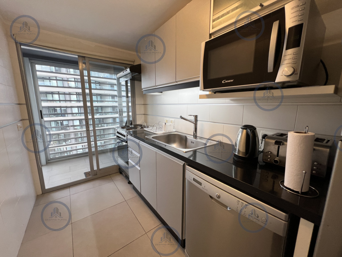 Apartamento ID.3118 - Moderno Apartamento de 2 Dormitorios con Parrillero, a metros del mar. Punta del Este