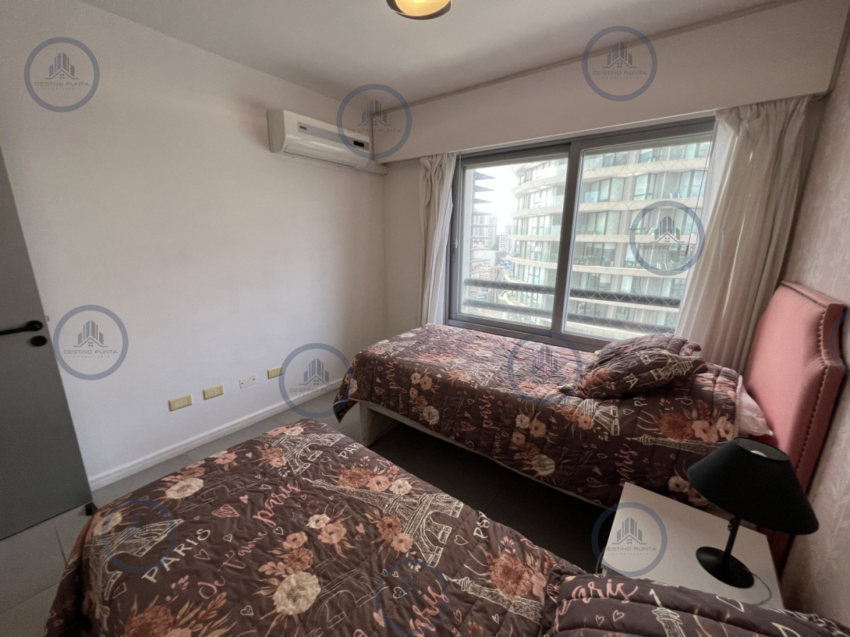 Apartamento ID.3118 - Moderno Apartamento de 2 Dormitorios con Parrillero, a metros del mar. Punta del Este