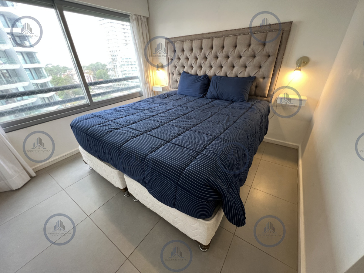 Apartamento ID.3118 - Moderno Apartamento de 2 Dormitorios con Parrillero, a metros del mar. Punta del Este