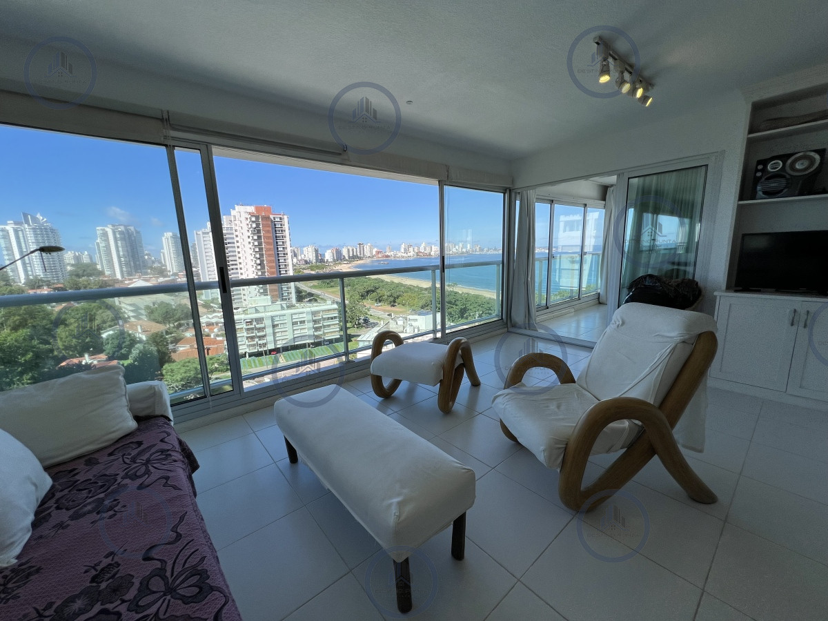 Apartamento ID.1952 - Apartamento de 2 Dormitorios a metros del Mar con Vista, Playa Mansa en Venta