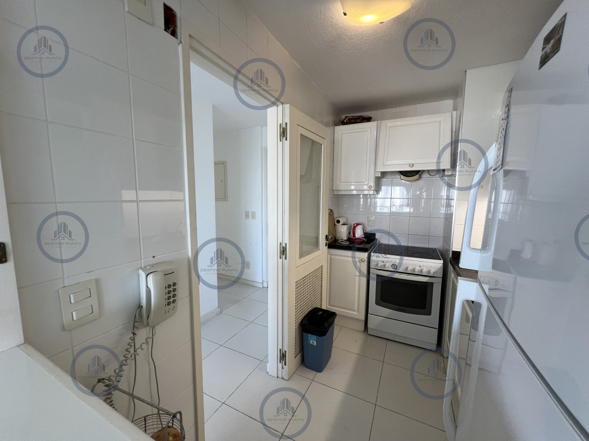 Apartamento ID.1952 - Apartamento de 2 Dormitorios a metros del Mar con Vista, Playa Mansa en Venta