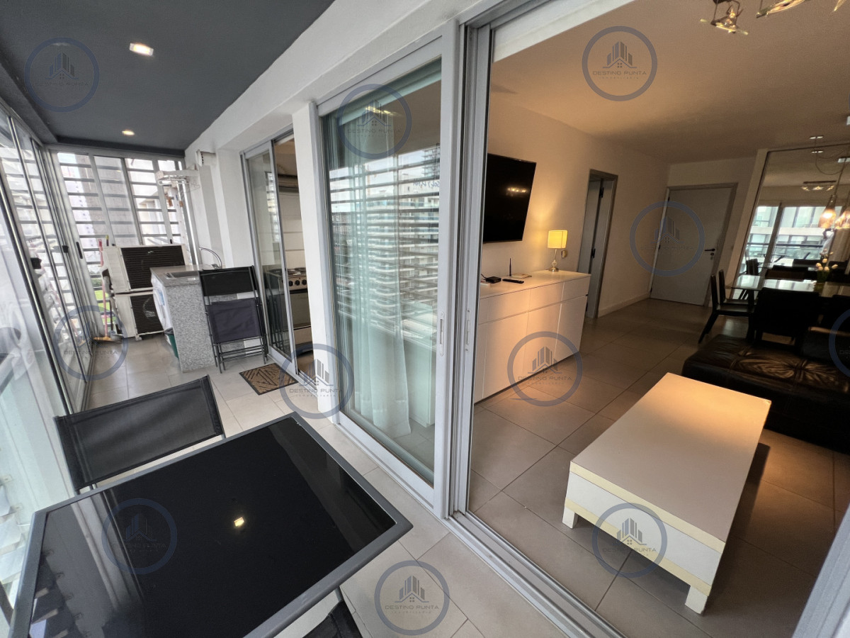 Apartamento ID.3118 - Moderno Apartamento de 2 Dormitorios con Parrillero, a metros del mar. Punta del Este