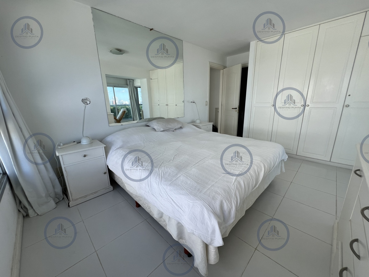 Apartamento ID.1952 - Apartamento de 2 Dormitorios a metros del Mar con Vista, Playa Mansa en Venta