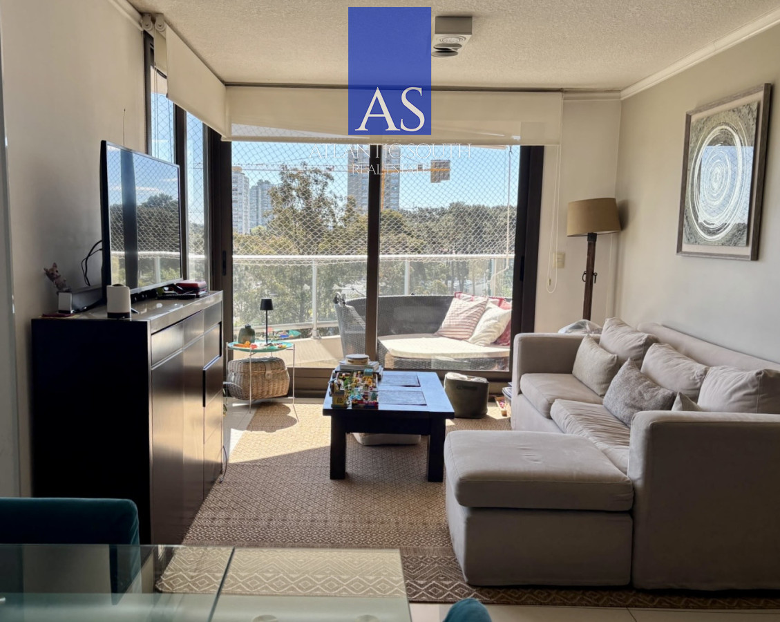 Apartamento ID.5156 - Apartamento de 3 dormitorios con balcón y garaje en la zona del Club Cantegril, Punta del Este