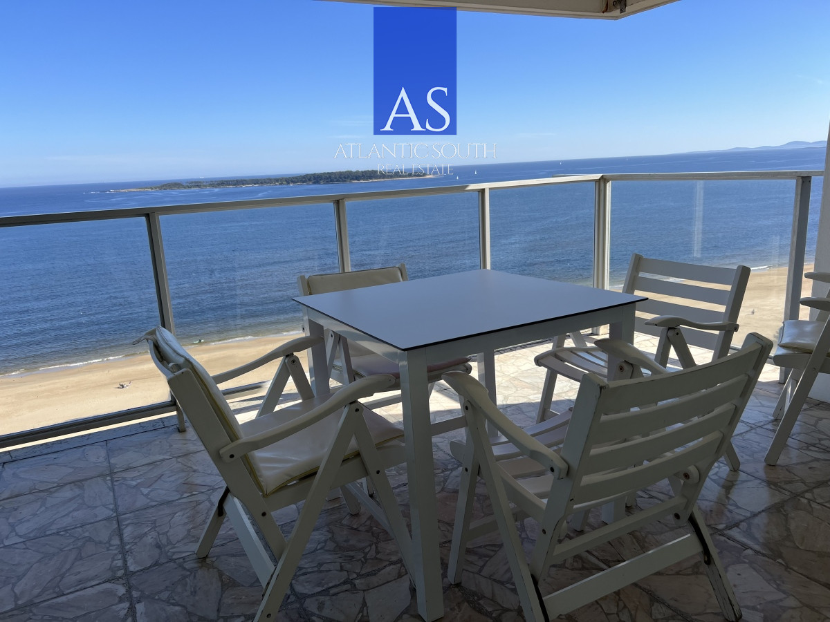 Apartamento ID.3992 - Apartamento 3 dormitorios+ dependencia piso alto frente al mar planta de categoría buen metraje garage Playa Mansa Punta del Este