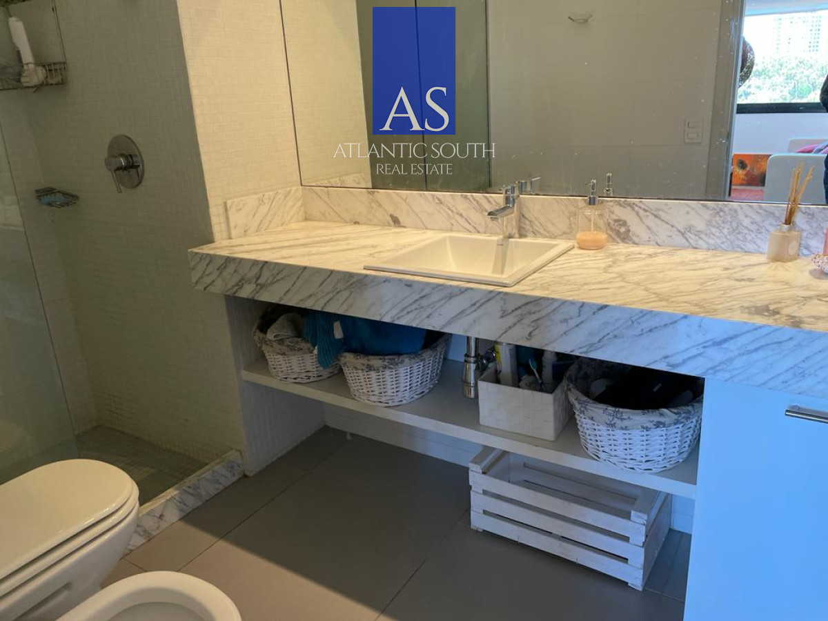 Apartamento ID.4032 - Apartamento piso alto con vista al mar moderno, bajos gastos con servicios, cochera