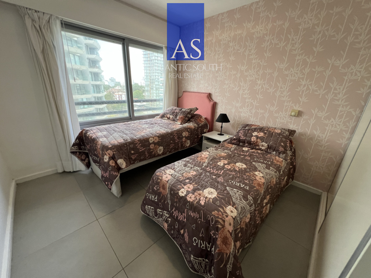 Apartamento ID.4669 - Apartamento de 2 dormitorios moderno con parrillero propio y garage Playa Mansa