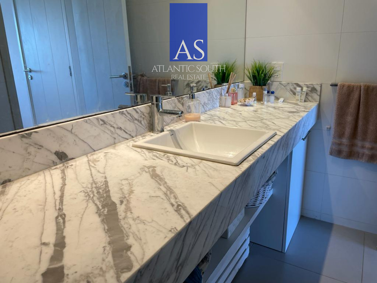 Apartamento ID.4032 - Apartamento piso alto con vista al mar moderno, bajos gastos con servicios, cochera