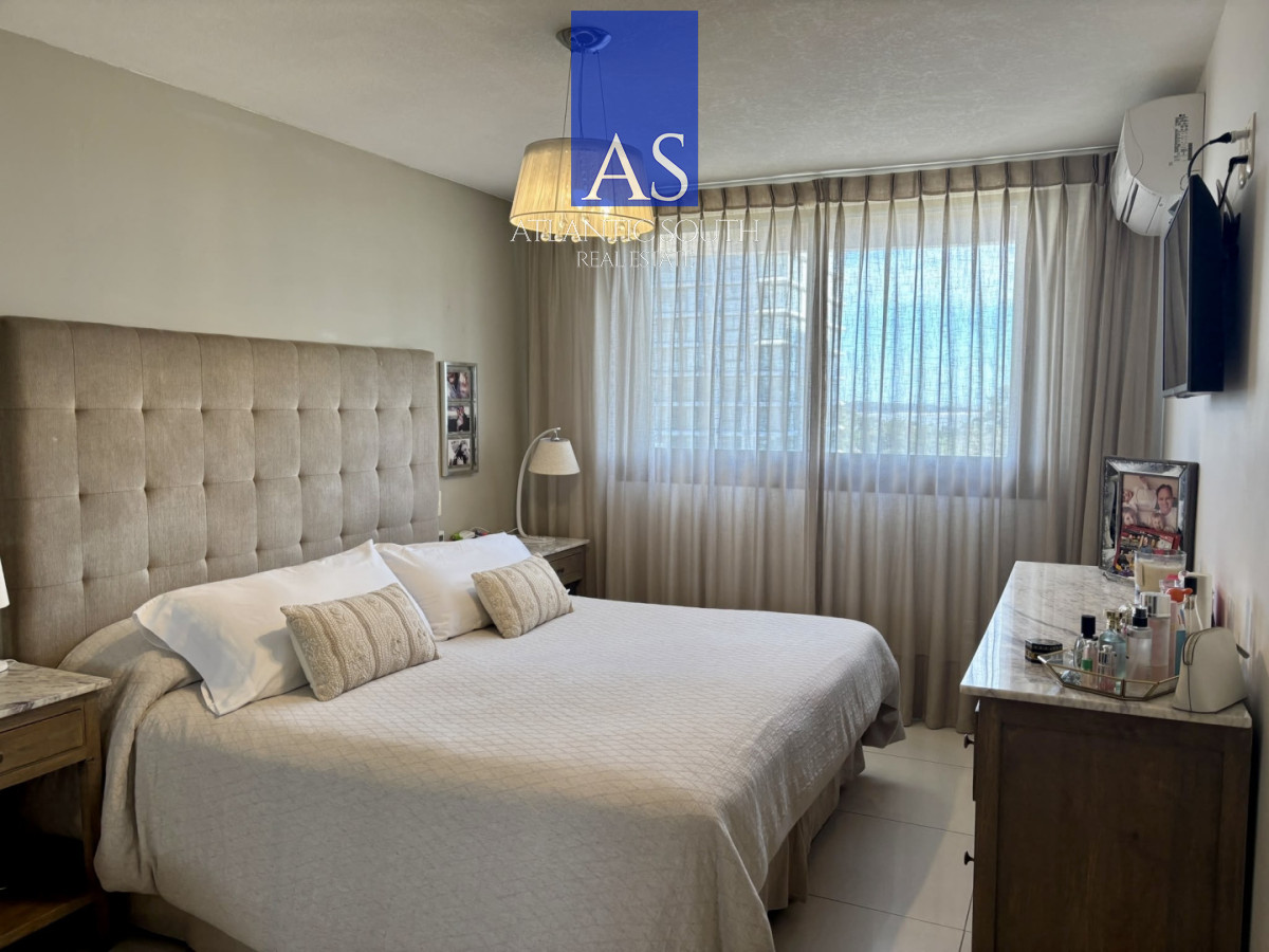 Apartamento ID.5156 - Apartamento de 3 dormitorios con balcón y garaje en la zona del Club Cantegril, Punta del Este