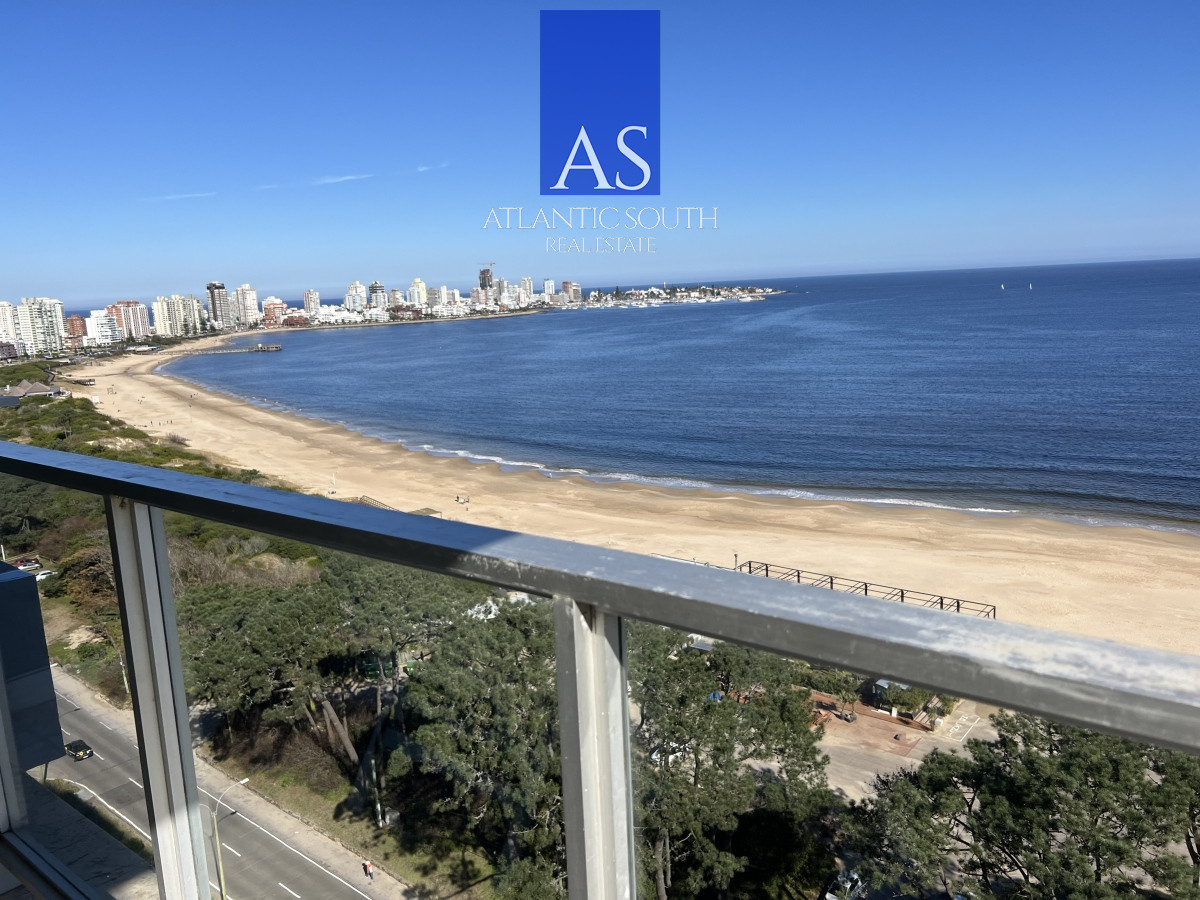 Apartamento ID.3992 - Apartamento 3 dormitorios+ dependencia piso alto frente al mar planta de categoría buen metraje garage Playa Mansa Punta del Este