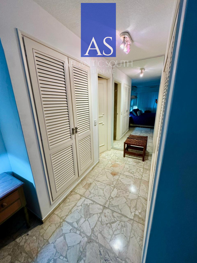 Apartamento ID.3992 - Apartamento 3 dormitorios+ dependencia piso alto frente al mar planta de categoría buen metraje garage Playa Mansa Punta del Este
