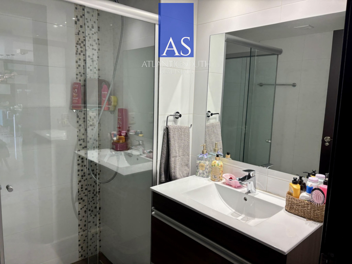 Apartamento ID.5156 - Apartamento de 3 dormitorios con balcón y garaje en la zona del Club Cantegril, Punta del Este