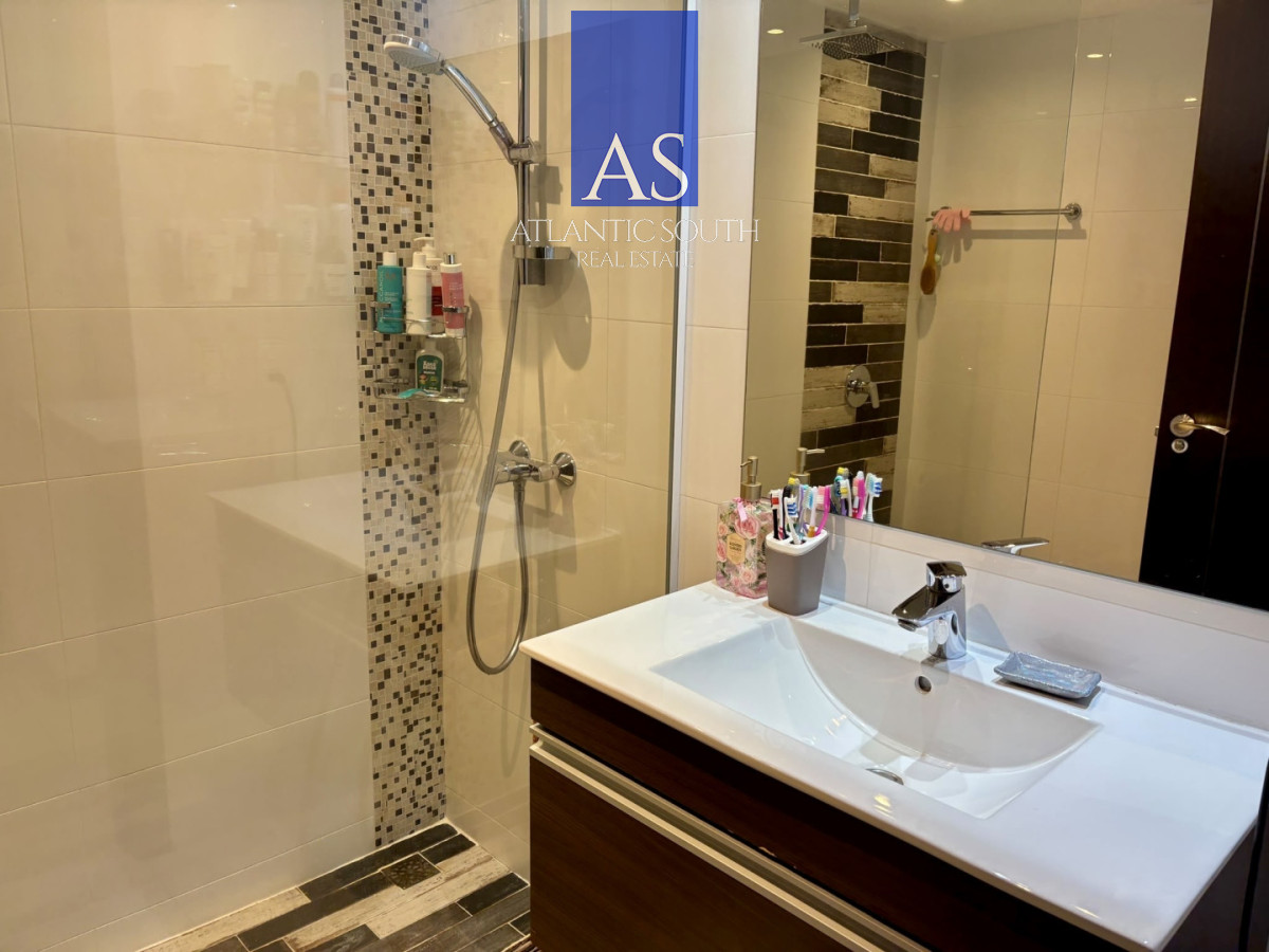 Apartamento ID.5156 - Apartamento de 3 dormitorios con balcón y garaje en la zona del Club Cantegril, Punta del Este