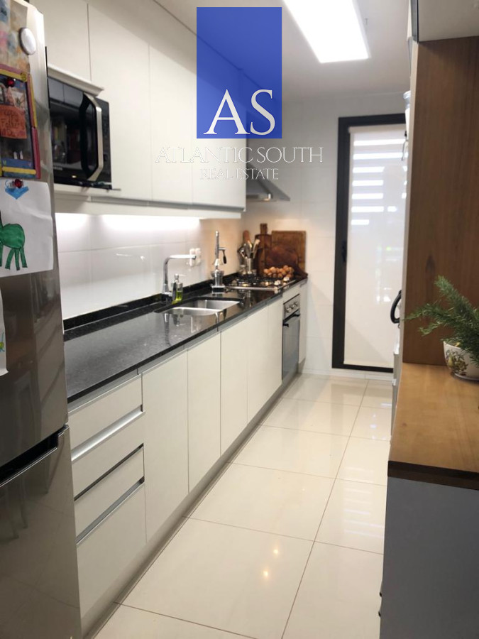 Apartamento ID.5156 - Apartamento de 3 dormitorios con balcón y garaje en la zona del Club Cantegril, Punta del Este