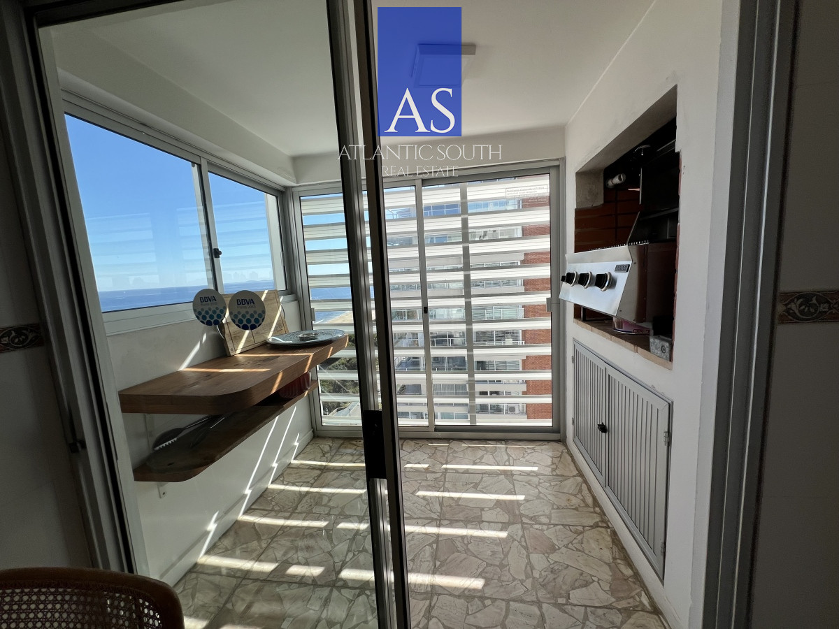 Apartamento ID.3992 - Apartamento 3 dormitorios+ dependencia piso alto frente al mar planta de categoría buen metraje garage Playa Mansa Punta del Este