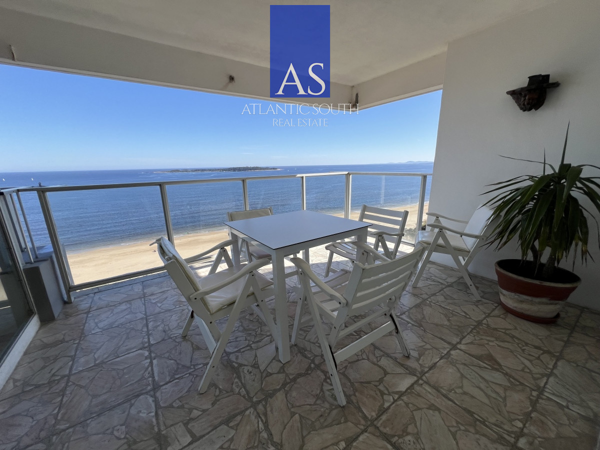Apartamento ID.3992 - Apartamento 3 dormitorios+ dependencia piso alto frente al mar planta de categoría buen metraje garage Playa Mansa Punta del Este