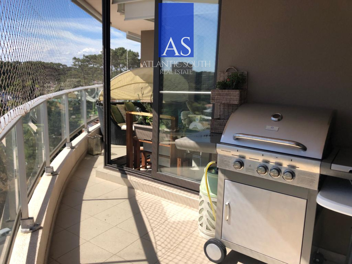 Apartamento ID.5156 - Apartamento de 3 dormitorios con balcón y garaje en la zona del Club Cantegril, Punta del Este