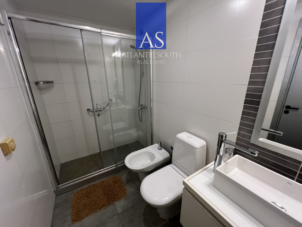 Apartamento ID.4669 - Apartamento de 2 dormitorios moderno con parrillero propio y garage Playa Mansa