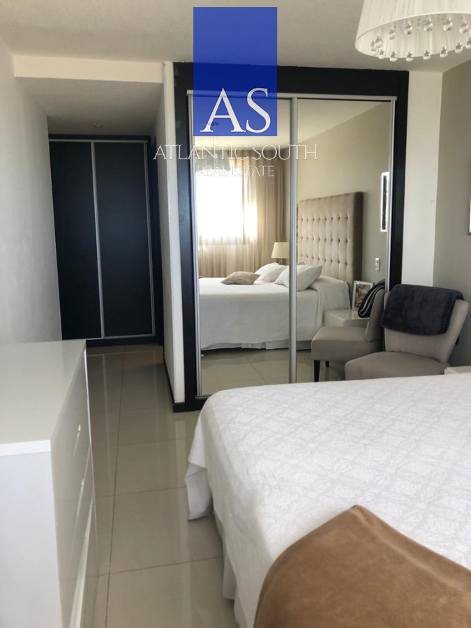 Apartamento ID.5156 - Apartamento de 3 dormitorios con balcón y garaje en la zona del Club Cantegril, Punta del Este