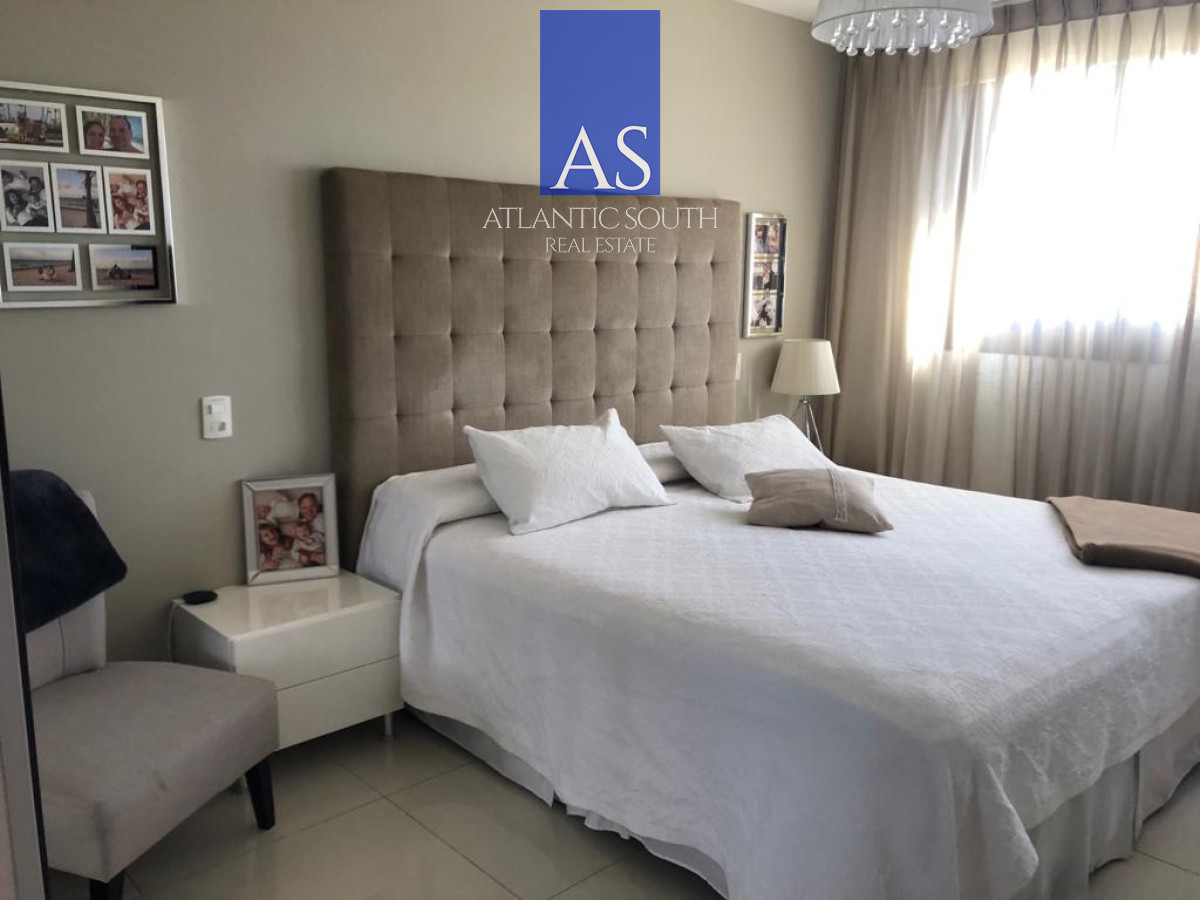 Apartamento ID.5156 - Apartamento de 3 dormitorios con balcón y garaje en la zona del Club Cantegril, Punta del Este