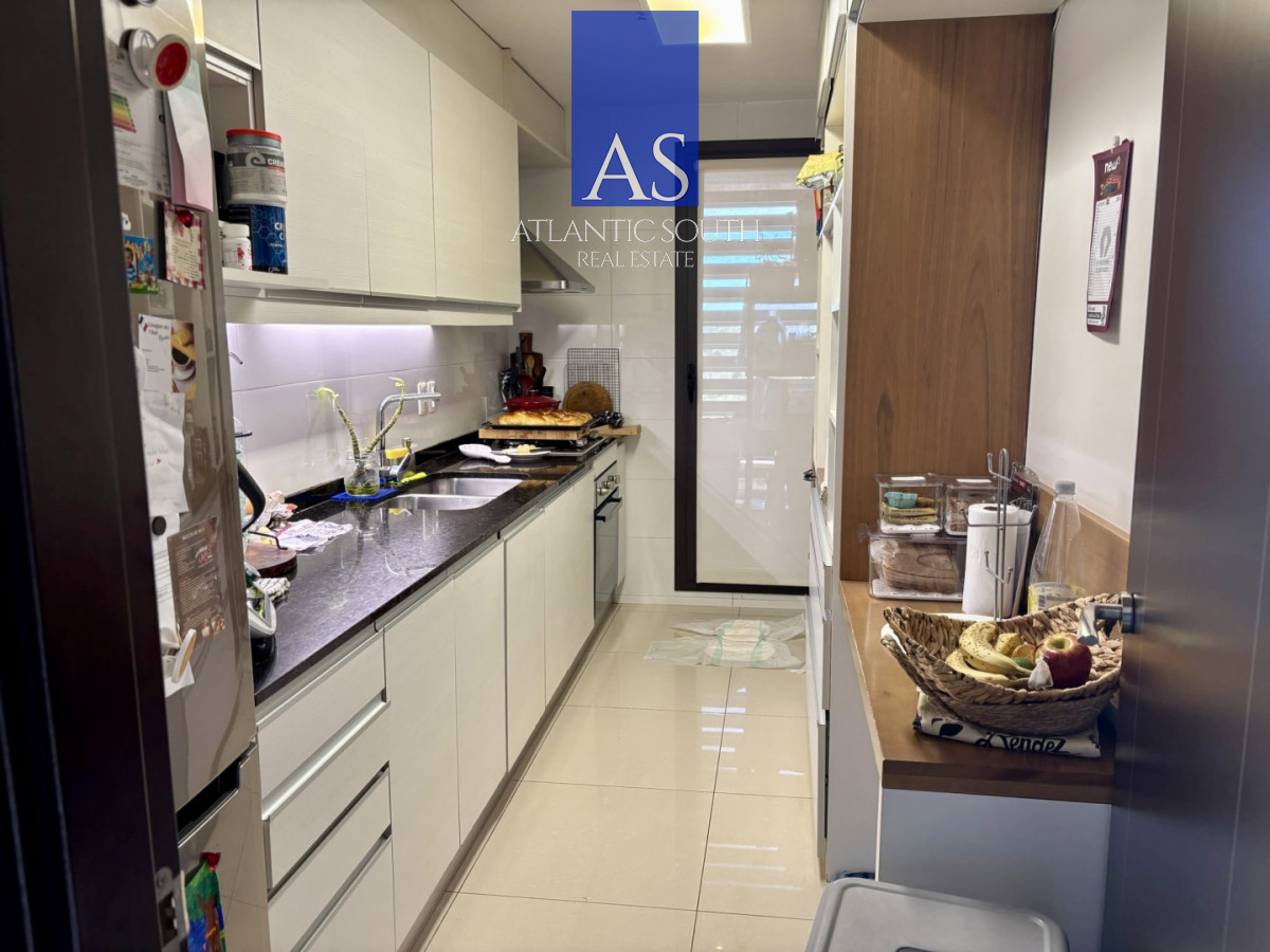 Apartamento ID.5156 - Apartamento de 3 dormitorios con balcón y garaje en la zona del Club Cantegril, Punta del Este