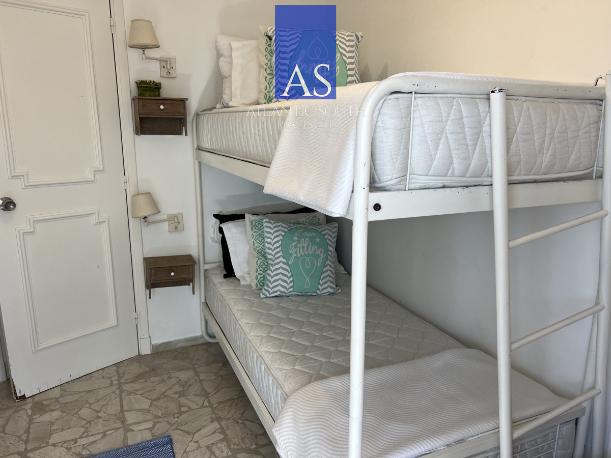 Apartamento ID.3992 - Apartamento 3 dormitorios+ dependencia piso alto frente al mar planta de categoría buen metraje garage Playa Mansa Punta del Este