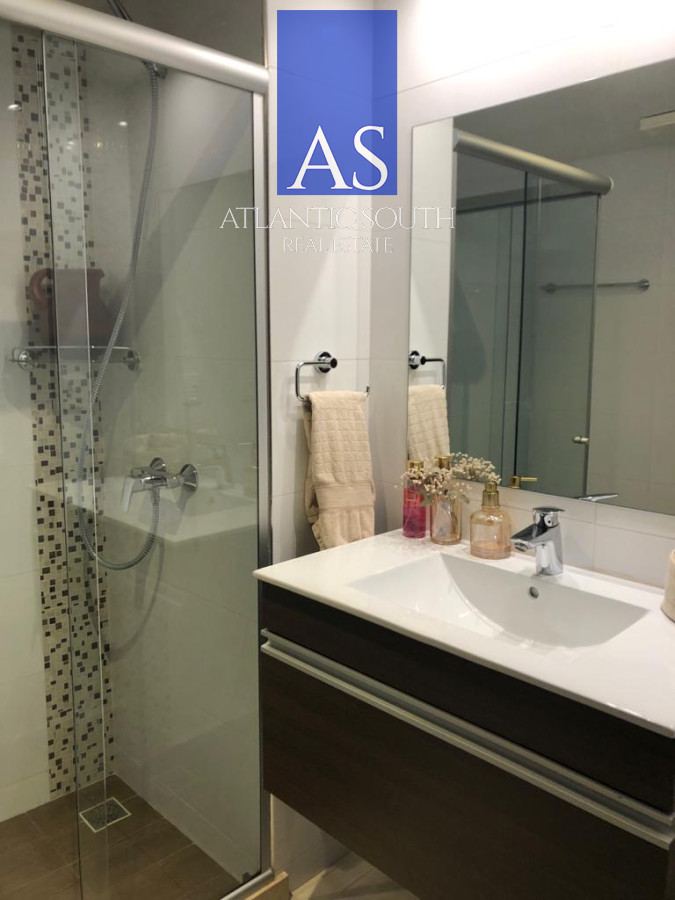 Apartamento ID.5156 - Apartamento de 3 dormitorios con balcón y garaje en la zona del Club Cantegril, Punta del Este