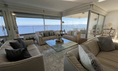 Apartamento 3 dormitorios+ dependencia piso alto frente al mar planta de categoría buen metraje garage Playa Mansa Punta del Este