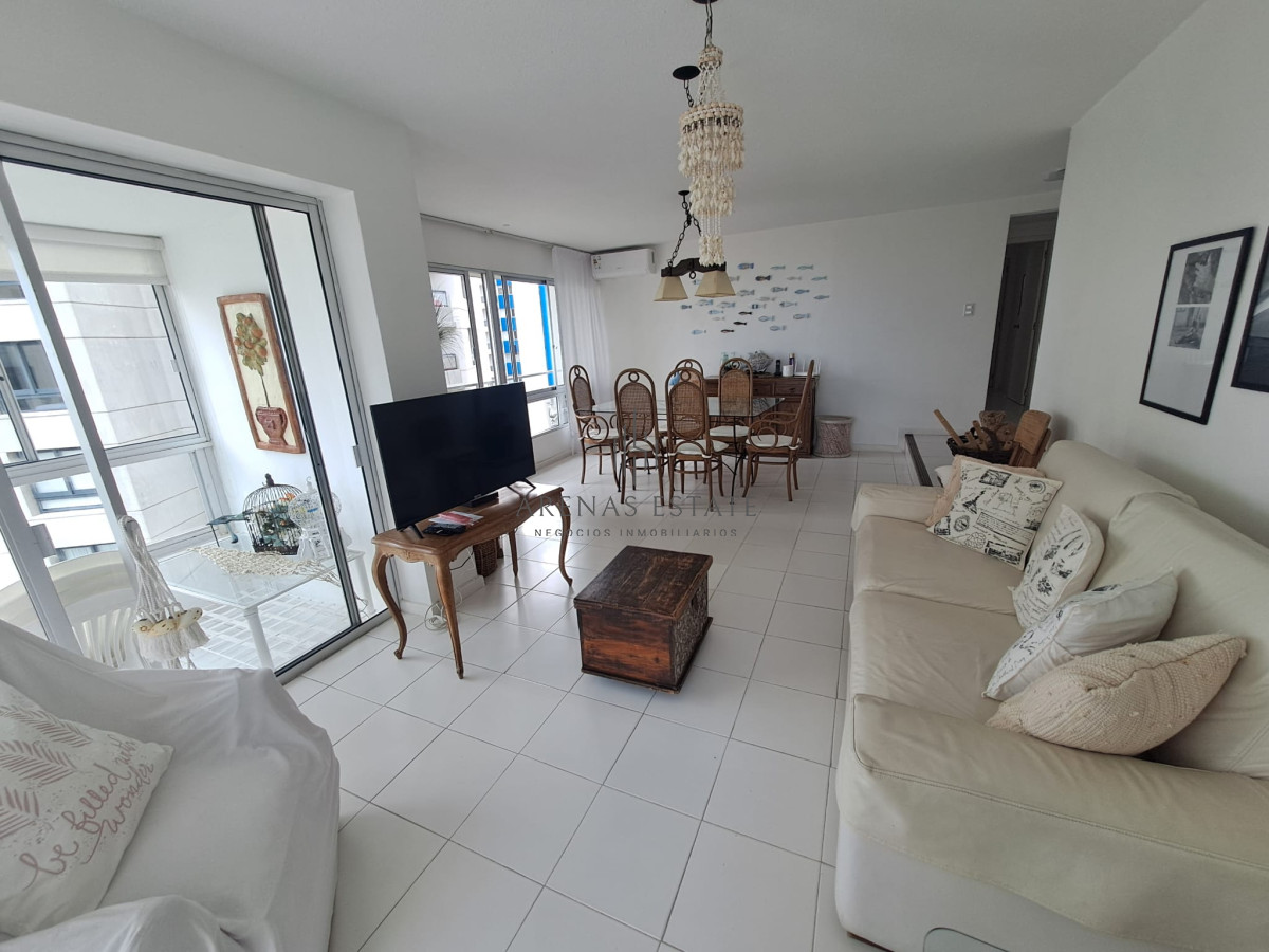 Apartamento ID.4110 - Apartamento en Brava - Punta del Este con vista y parrillero. 